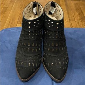 NWOB Steve Madden Jarlyn cutout leather booties